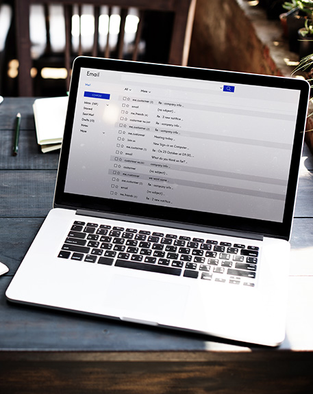 E-Mails werden durch unterschiedliche Verfahren gefiltert