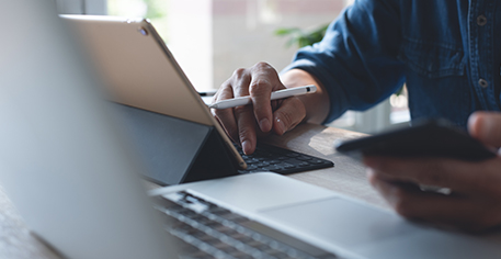 Cloud-Lösungen bieten einfache und sichere Möglichkeiten, die gesetzliche E-Mail Archivierung zu realisieren Cloud-Lösungen bieten einfache und sichere Möglichkeiten, die gesetzliche E-Mail Archivierung zu realisieren